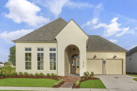 Front view of the hom on Lot 42 in the Lakes at Harveston.